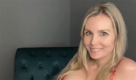 holly jane onlyfans|Mormon mom and OnlyFans star accidentally AirDrops naked。